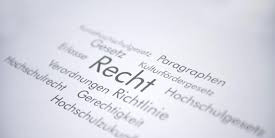 Wörterwolte. Das Wort Recht ist im Zentrum des Bildes zu sehen. 